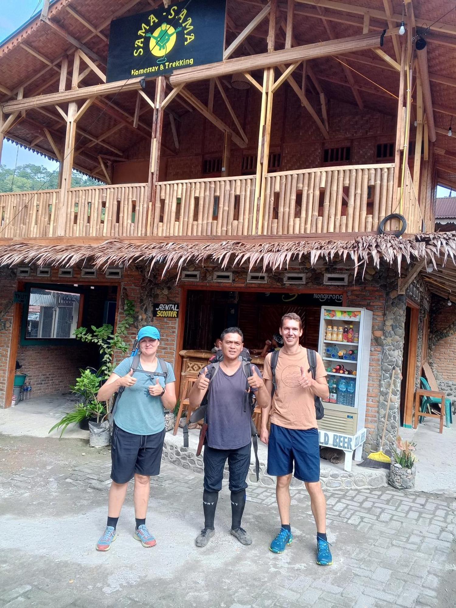 Sama Sama Homestay & Trekking Only Stay Here Book Trekking And Transport With Us Bukit Lawang Dış mekan fotoğraf