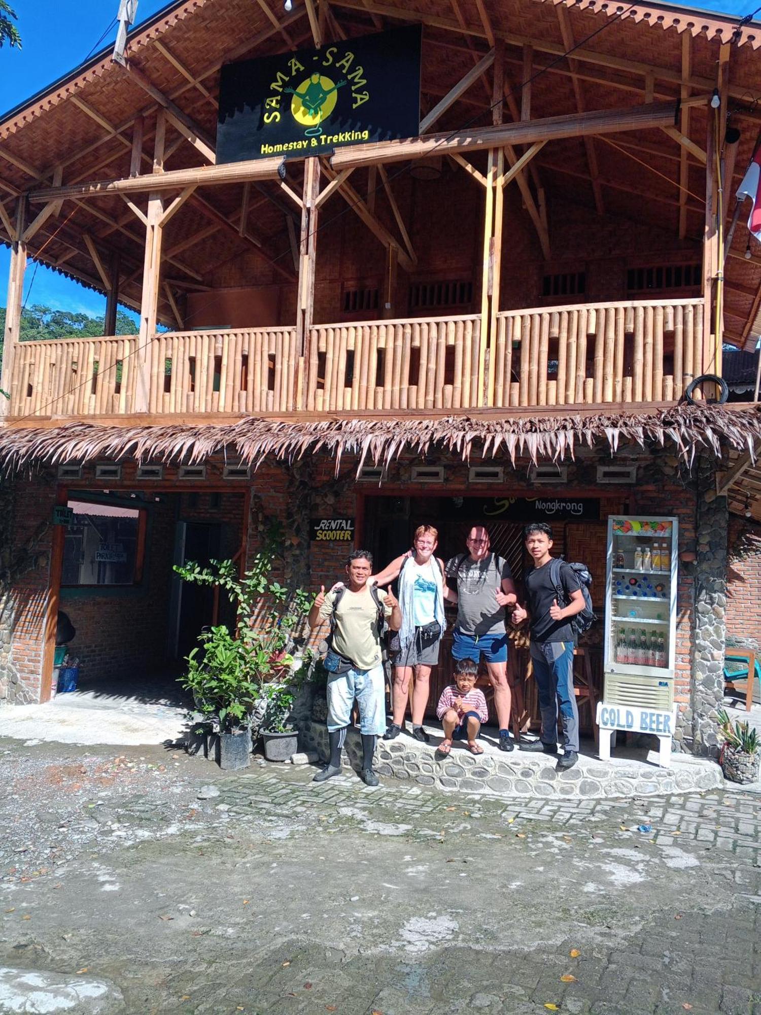 Sama Sama Homestay & Trekking Only Stay Here Book Trekking And Transport With Us Bukit Lawang Dış mekan fotoğraf