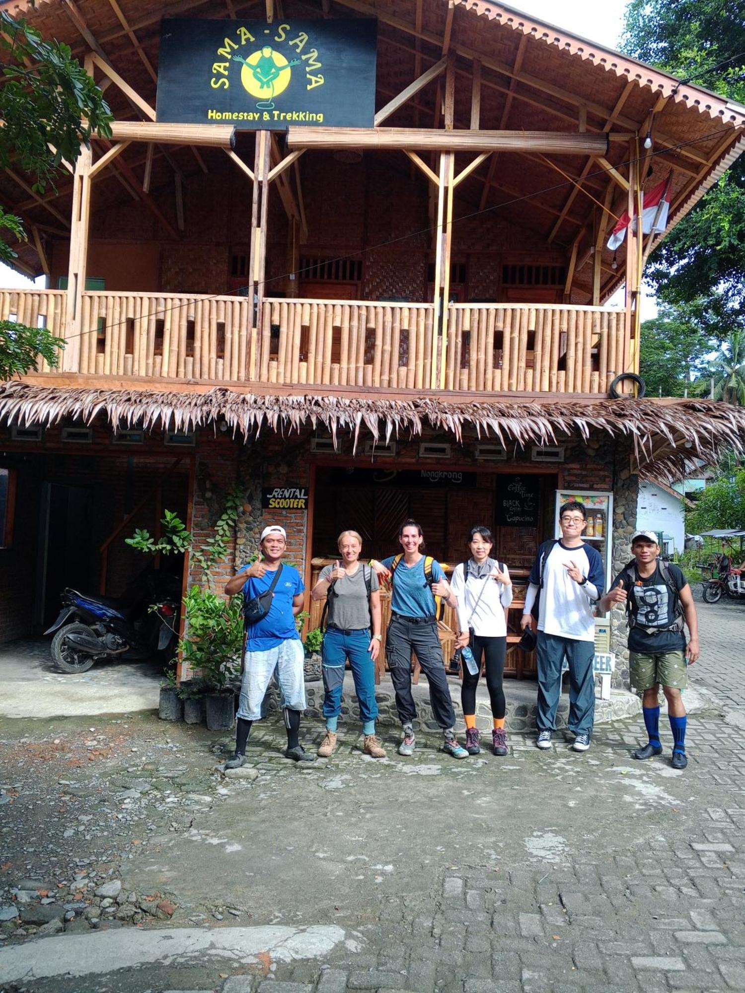Sama Sama Homestay & Trekking Only Stay Here Book Trekking And Transport With Us Bukit Lawang Dış mekan fotoğraf