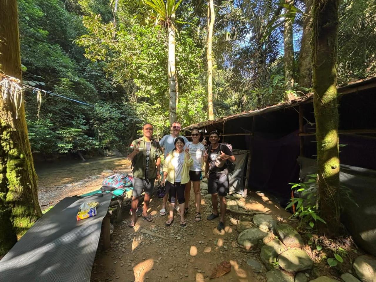 Sama Sama Homestay & Trekking Only Stay Here Book Trekking And Transport With Us Bukit Lawang Dış mekan fotoğraf