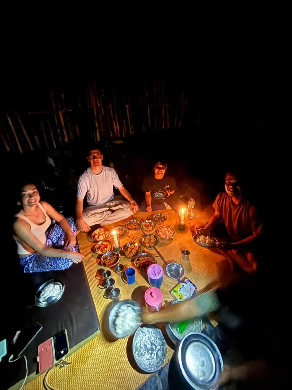 Sama Sama Homestay & Trekking Only Stay Here Book Trekking And Transport With Us Bukit Lawang Dış mekan fotoğraf