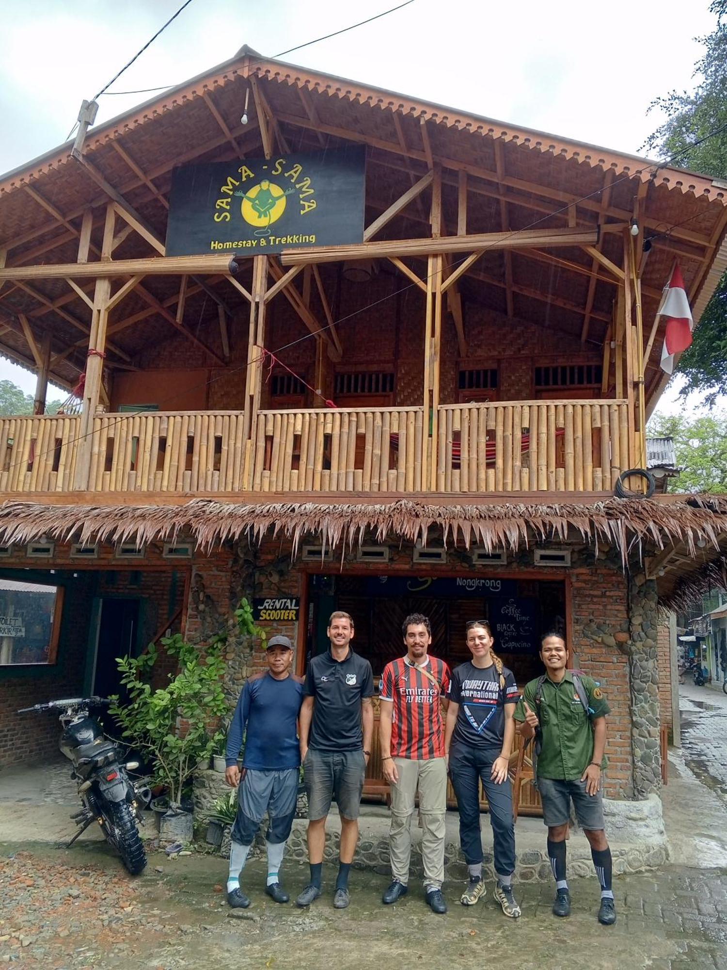 Sama Sama Homestay & Trekking Only Stay Here Book Trekking And Transport With Us Bukit Lawang Dış mekan fotoğraf