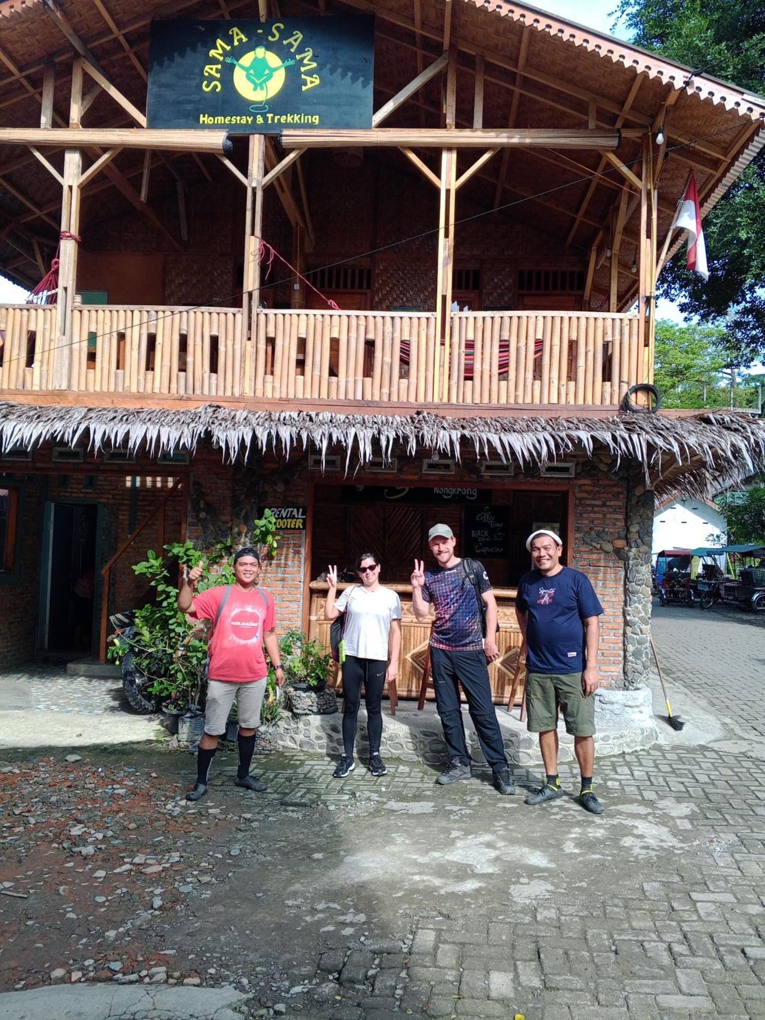 Sama Sama Homestay & Trekking Only Stay Here Book Trekking And Transport With Us Bukit Lawang Dış mekan fotoğraf