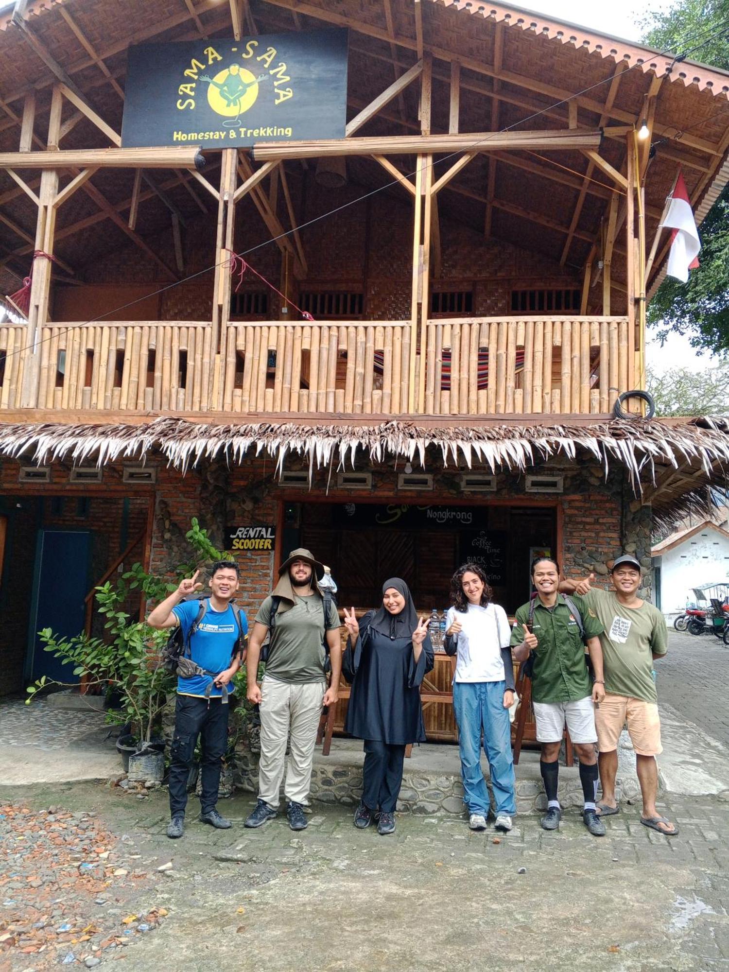 Sama Sama Homestay & Trekking Only Stay Here Book Trekking And Transport With Us Bukit Lawang Dış mekan fotoğraf