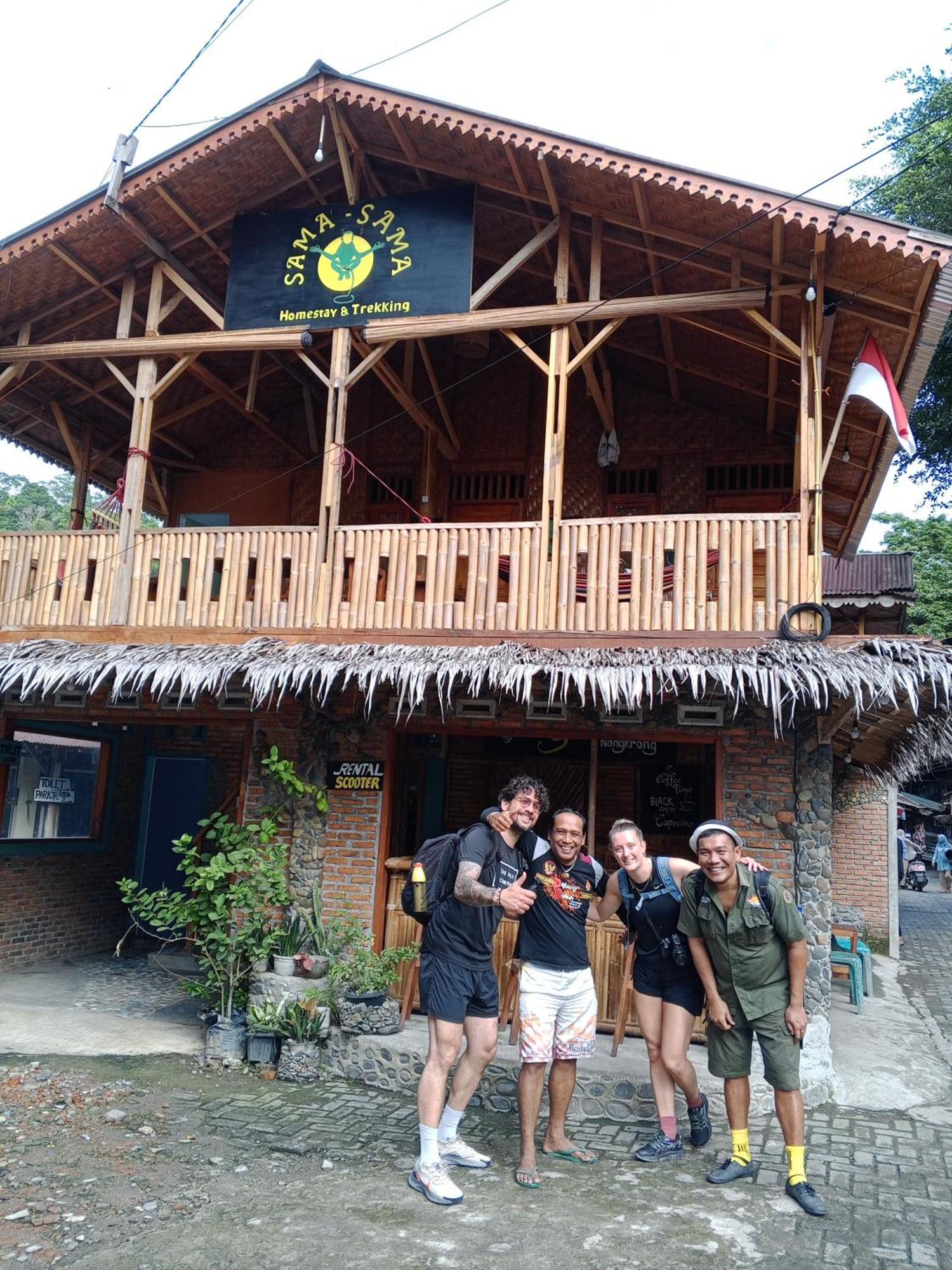 Sama Sama Homestay & Trekking Only Stay Here Book Trekking And Transport With Us Bukit Lawang Dış mekan fotoğraf
